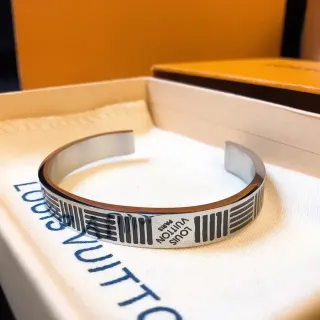 سوار Louis Vuitton Monogram Stripe منقوش بلون فضي