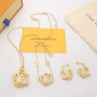 Louis Vuitton Monogram World Tour Gold Twisted Rope Motif Pendant Necklace
