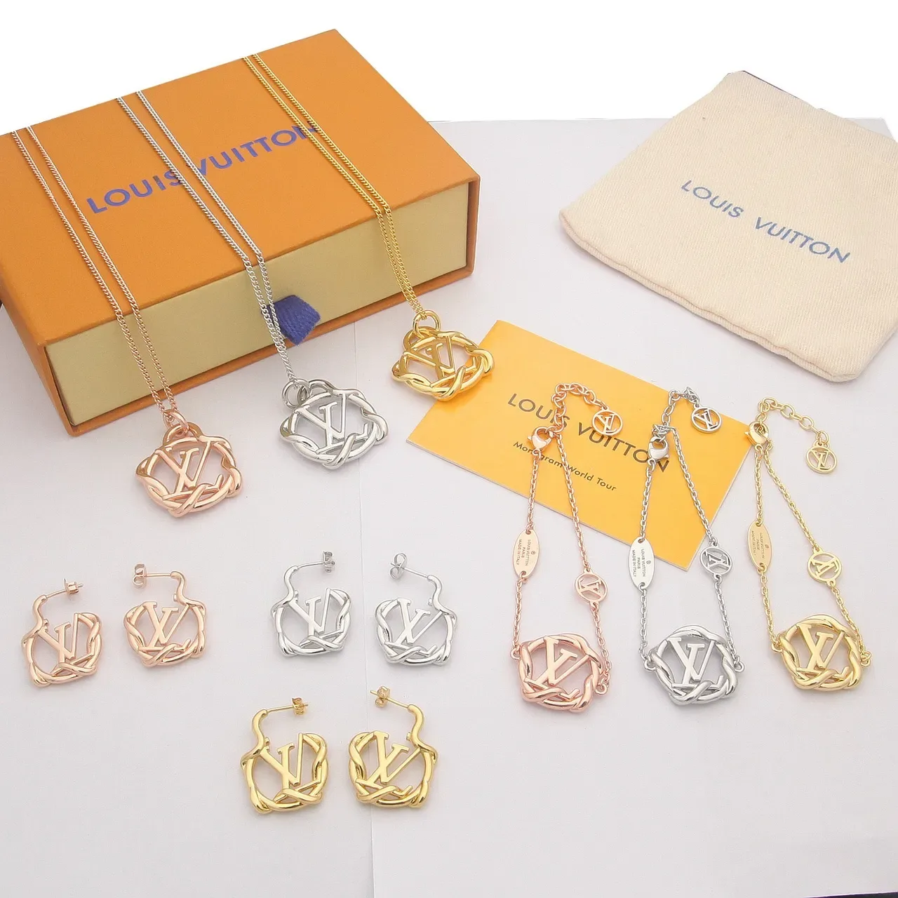Louis Vuitton Monogram World Tour Gold Twisted Rope Motif Pendant Necklace 2
