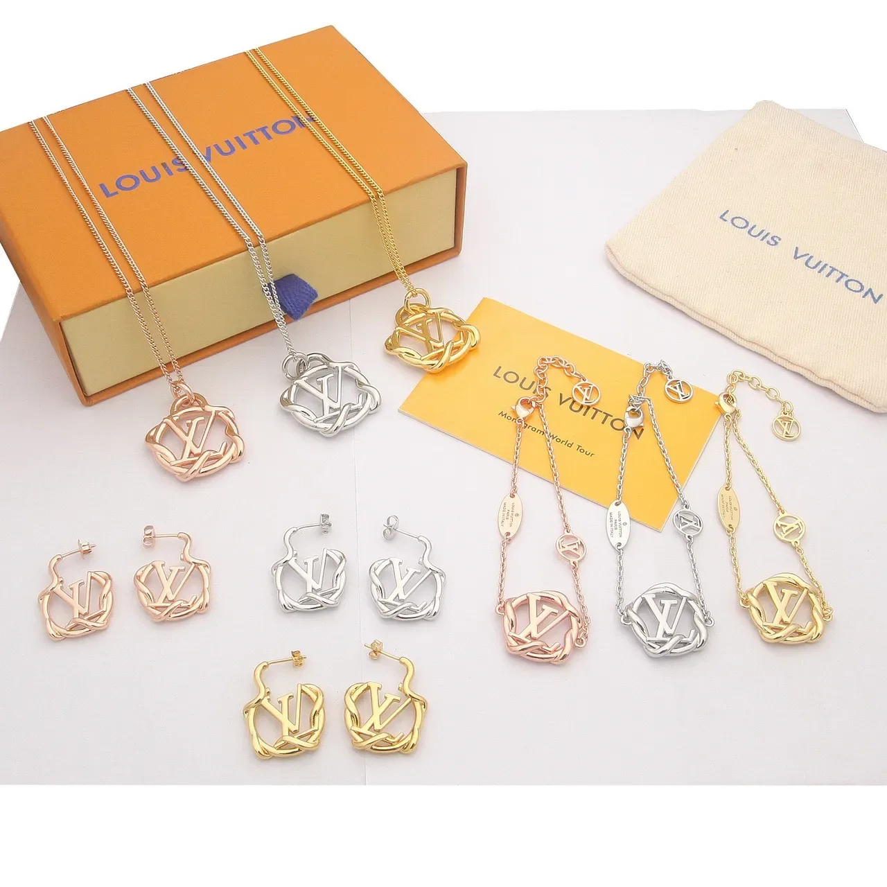 Louis Vuitton Monogram World Tour Gold Twisted Rope Motif Pendant Necklace 3