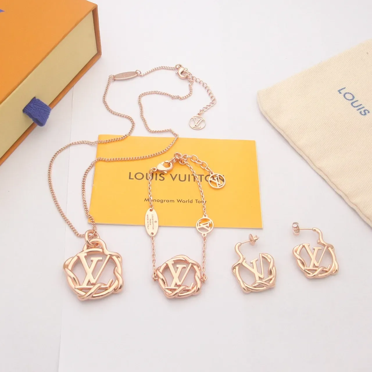 Louis Vuitton Monogram World Tour Gold Twisted Rope Motif Pendant Necklace 5