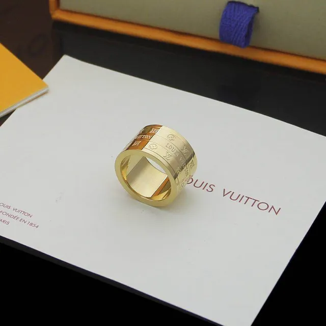 Louis Vuitton Monogram Tour Mondiale bagues à large bande gravées 5