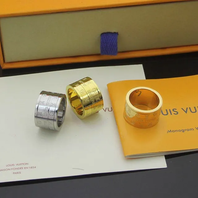 Louis Vuitton Monogram Tour Mondiale bagues à large bande gravées 7