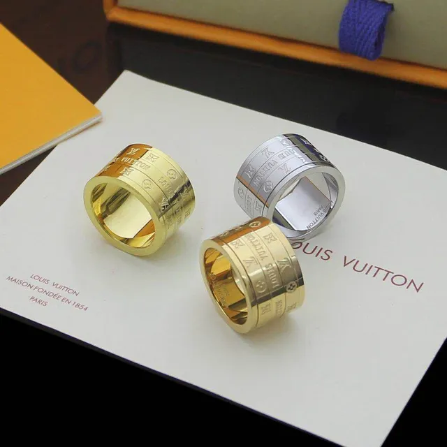 Louis Vuitton Monogram Tour Mondiale bagues à large bande gravées 9