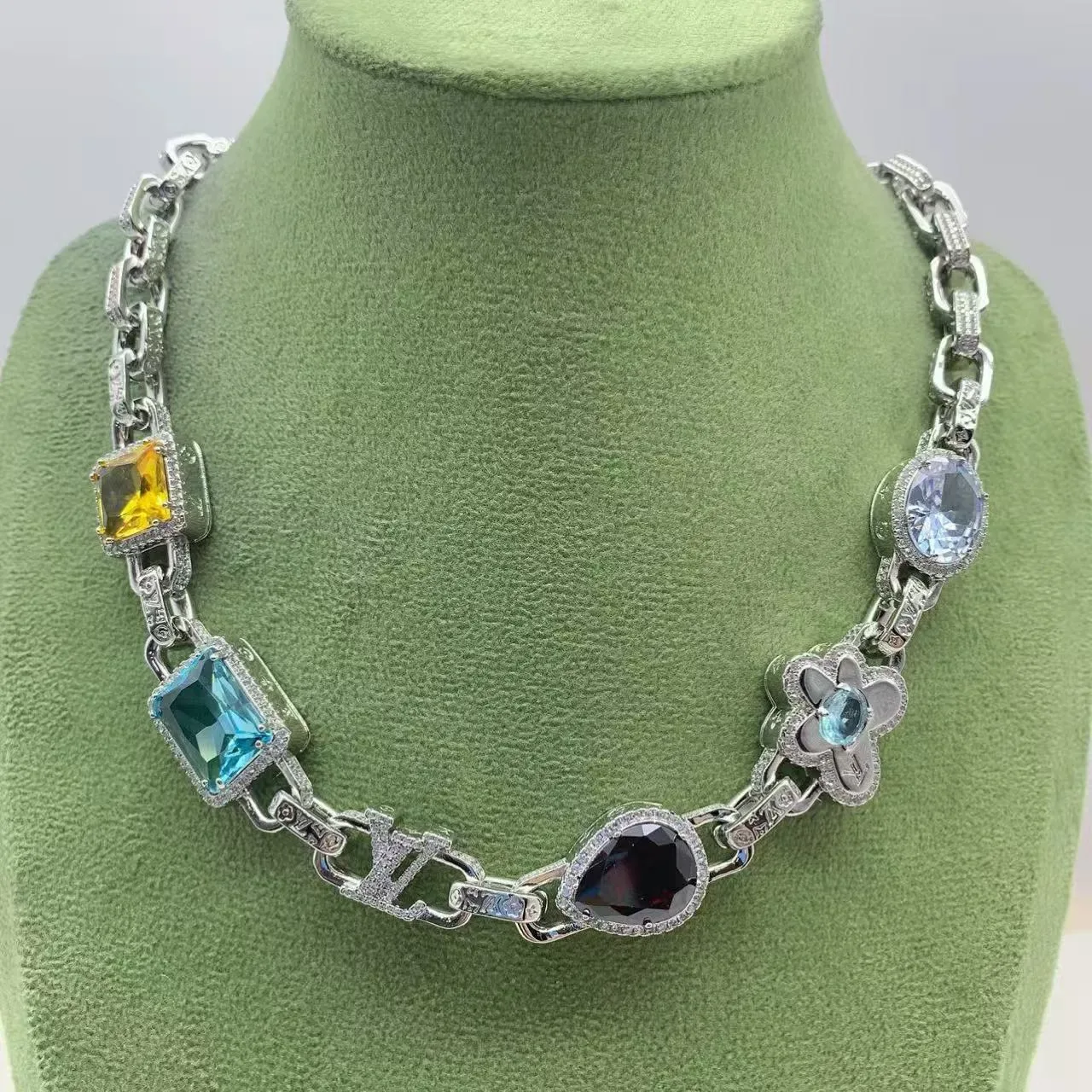 Louis Vuitton Multigem Chain-Link Floral Motif Necklace 1