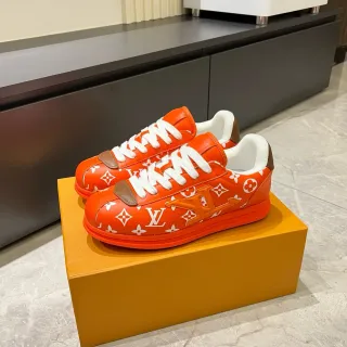 Louis Vuitton Zapatillas Lifestyle de Cuero con Impresión Monogram en Colorway Bold Naranja y Blanco