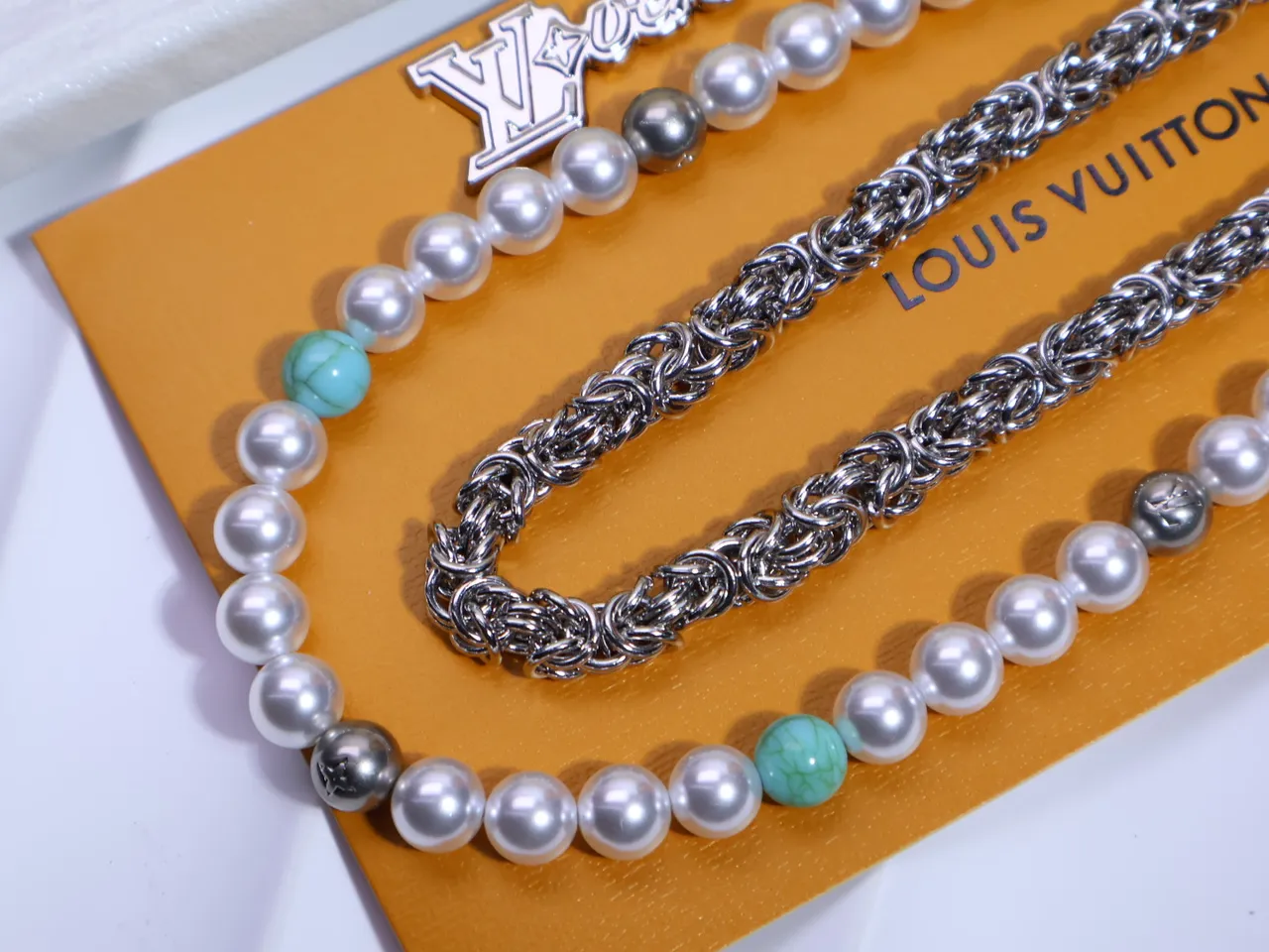 Louis Vuitton Pearl and Turquoise Beaded Chain Necklace 3