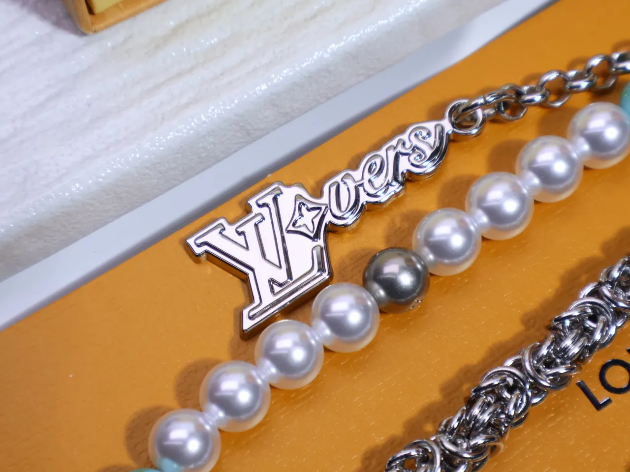 Louis Vuitton Pearl and Turquoise Beaded Chain Necklace 4