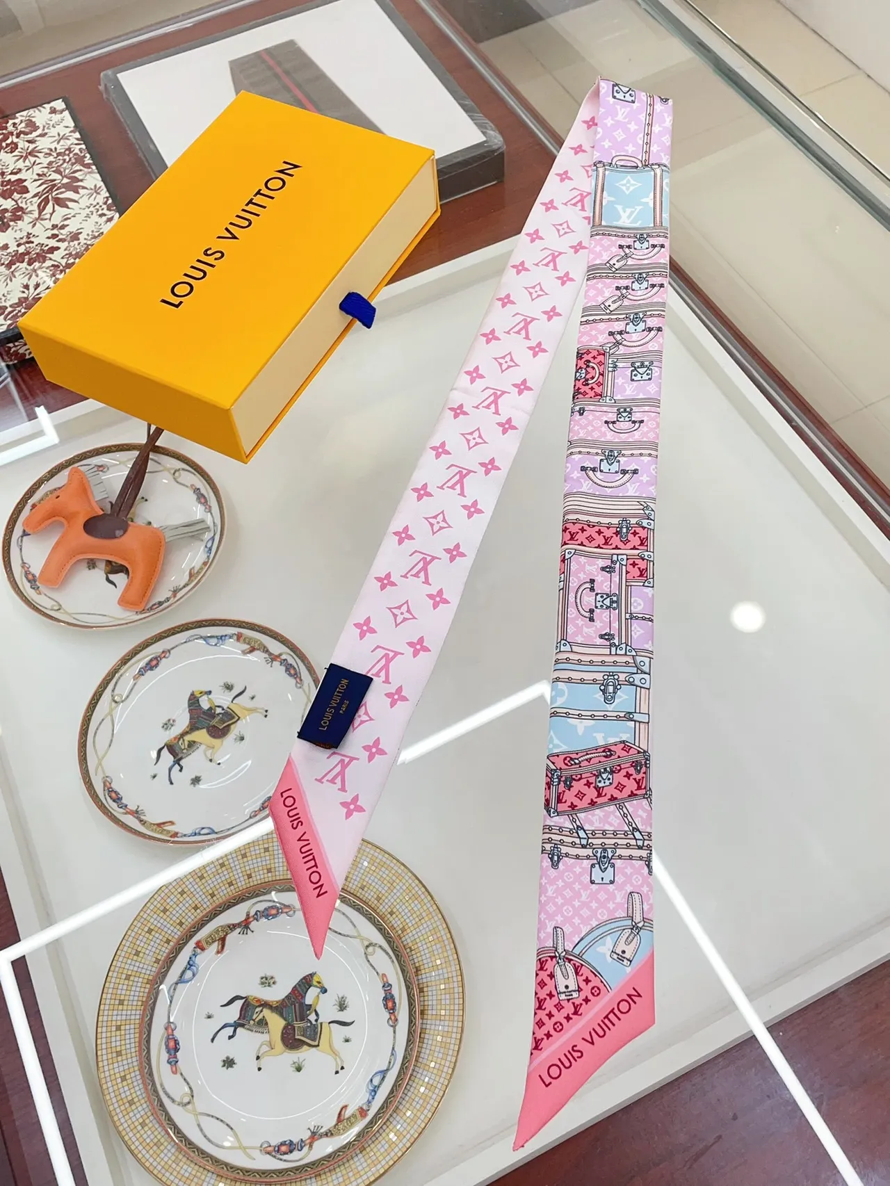Louis Vuitton Petite Malle Illustration Foulard de soie 4