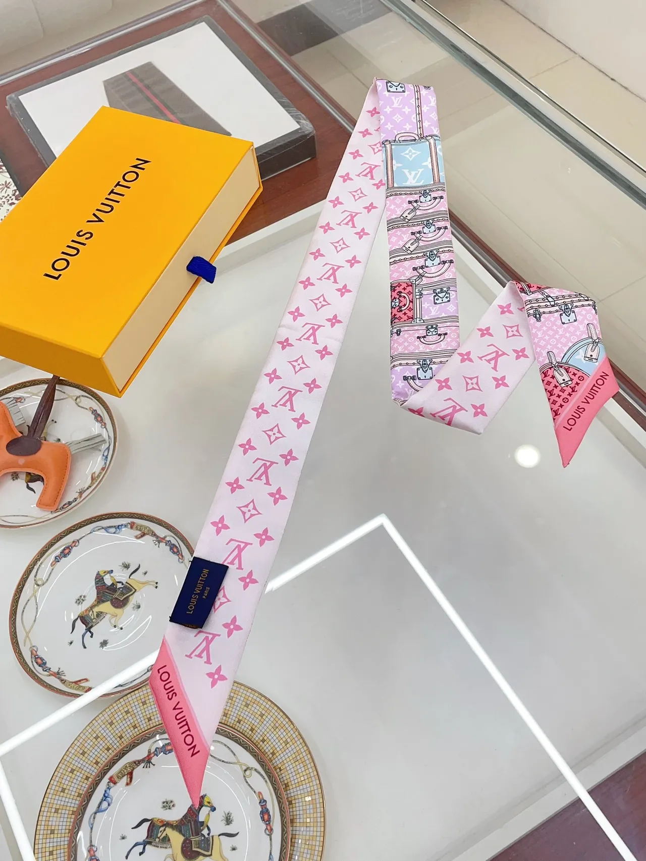 Louis Vuitton Petite Malle Illustration Foulard de soie 5