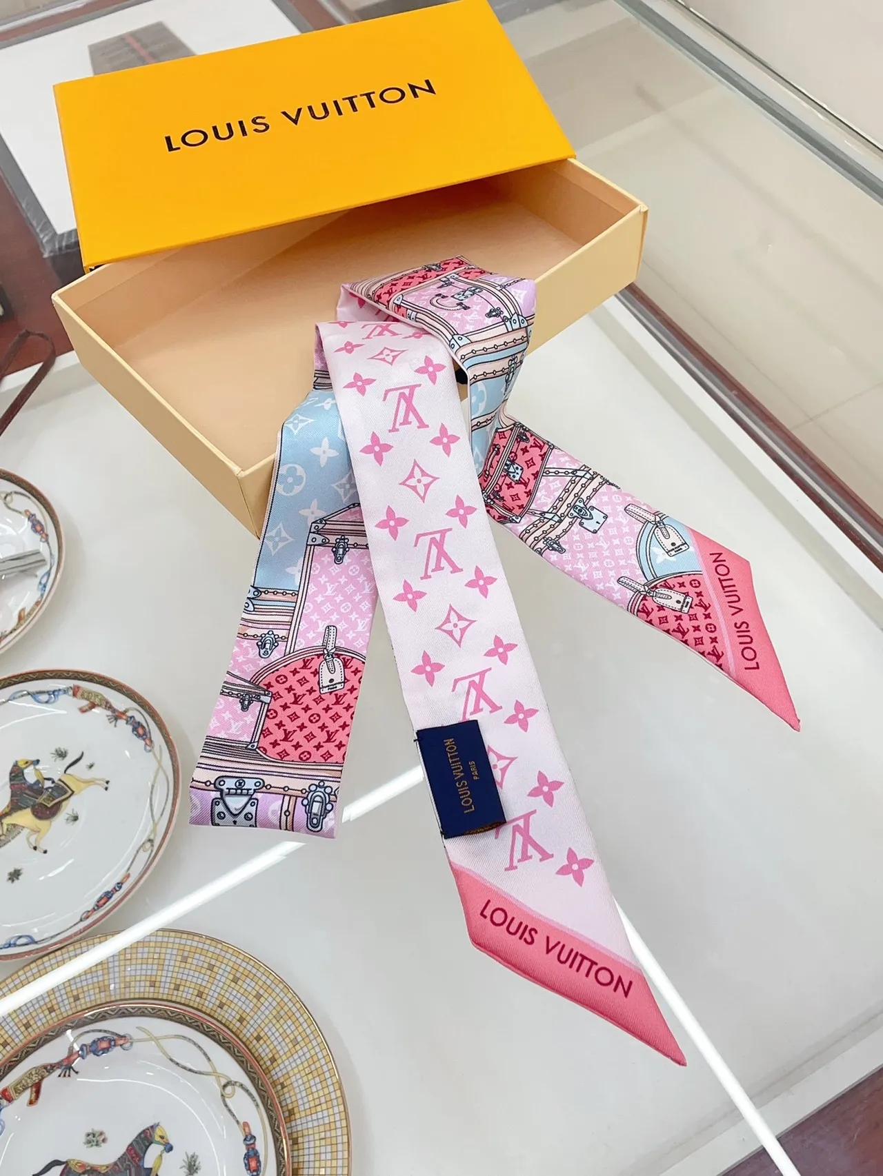 Louis Vuitton Petite Malle Illustration Foulard de soie 7