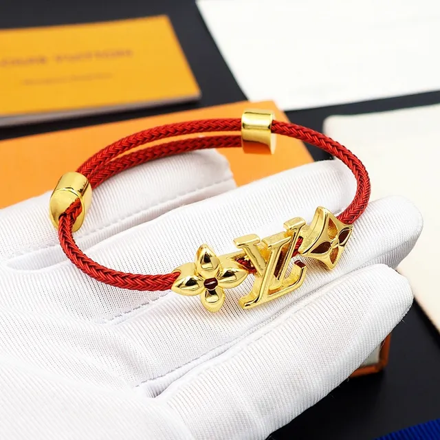 Louis Vuitton bracelete de cordão trançado vermelho tom dourado monograma flor charme 3