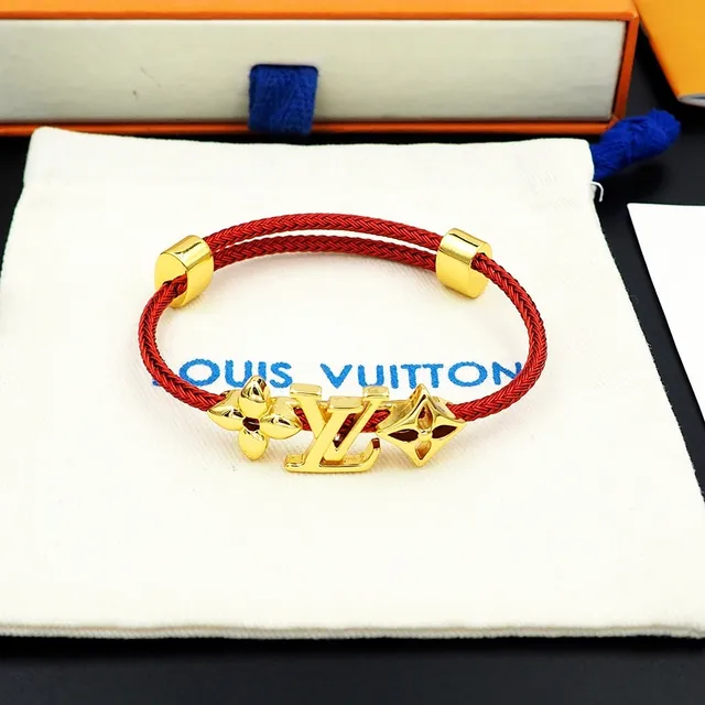 Louis Vuitton bracelete de cordão trançado vermelho tom dourado monograma flor charme 4