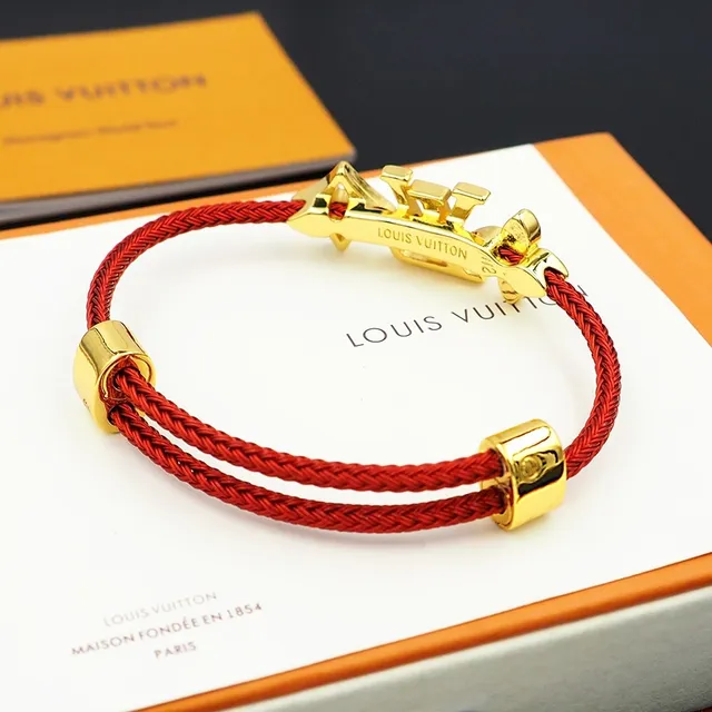 Louis Vuitton bracelete de cordão trançado vermelho tom dourado monograma flor charme 7