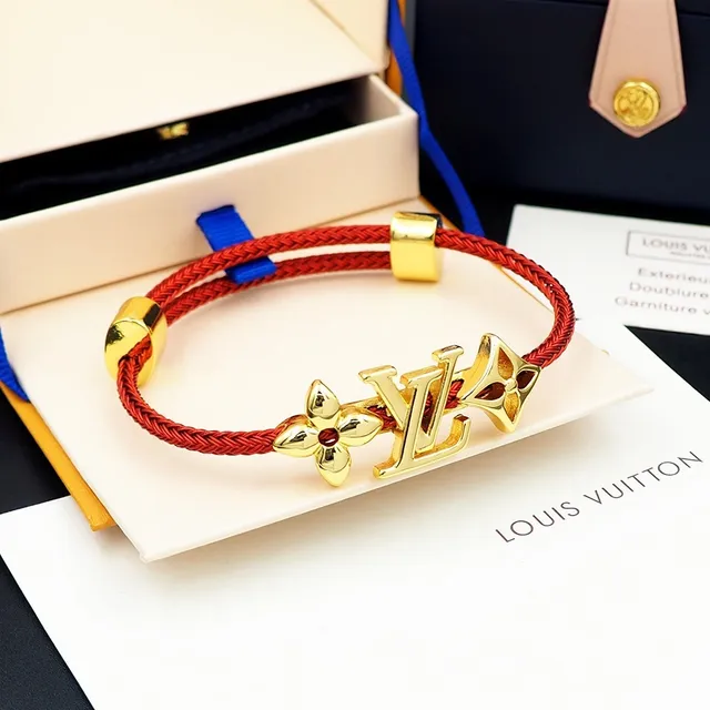 Louis Vuitton bracelete de cordão trançado vermelho tom dourado monograma flor charme 9
