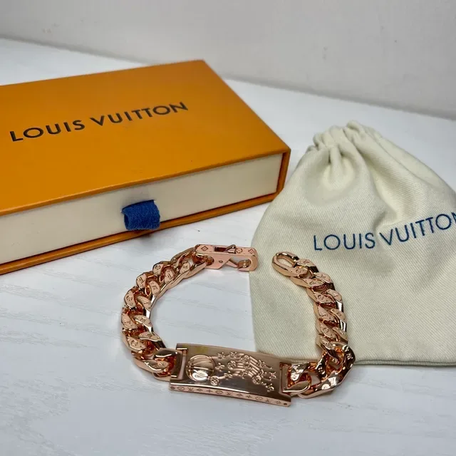Bracelet Louis Vuitton Chaîne Curb Or Rose Plaque Gravée 2