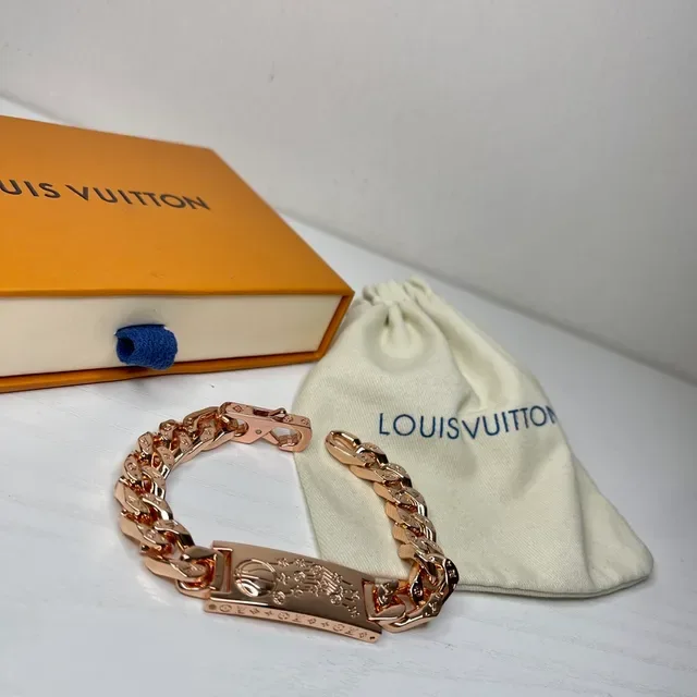 Bracelet Louis Vuitton Chaîne Curb Or Rose Plaque Gravée 5