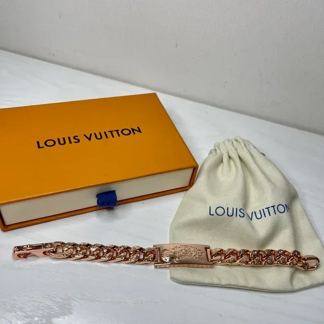 Bracelet Louis Vuitton Chaîne Curb Or Rose Plaque Gravée 6