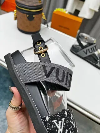 Louis Vuitton Run Away Noir Gris Multi-sangle Semelle Transparente Sandales Casual 5
