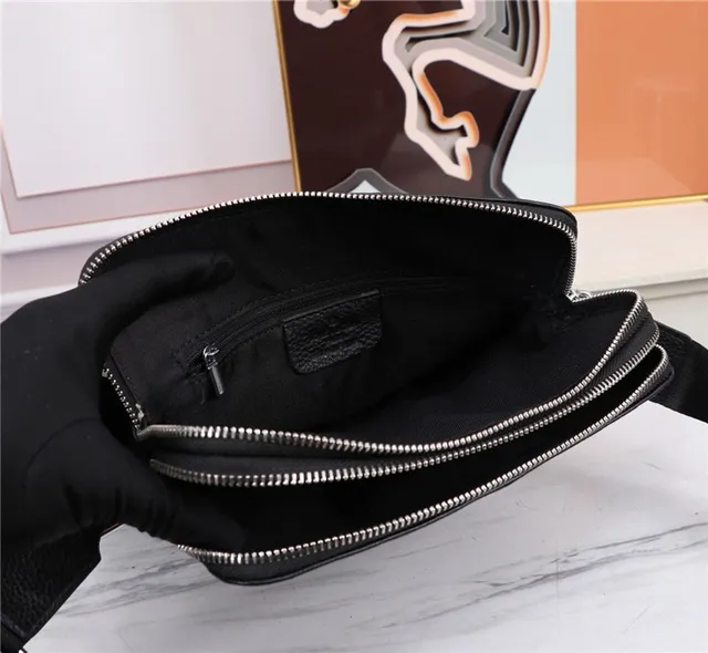 Louis Vuitton Run Away Sac bandoulière noir matelassé tressé panier 2
