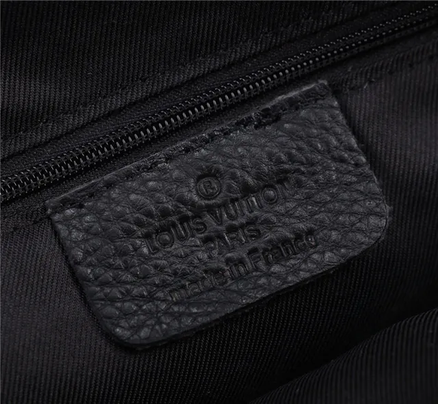Louis Vuitton Run Away Sac bandoulière noir matelassé tressé panier 3