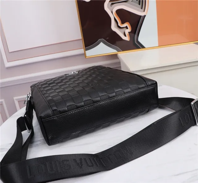 Louis Vuitton Run Away Sac bandoulière noir matelassé tressé panier 4