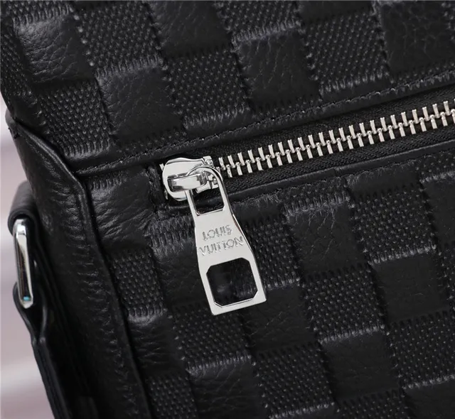 Louis Vuitton Run Away Sac bandoulière noir matelassé tressé panier 5