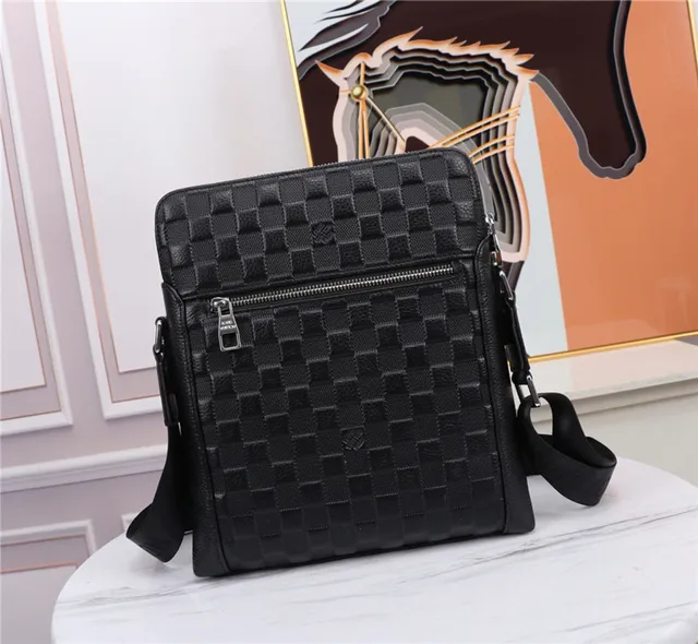 Louis Vuitton Run Away Sac bandoulière noir matelassé tressé panier 6