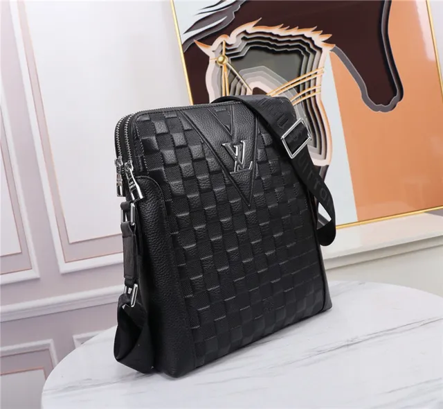 Louis Vuitton Run Away Sac bandoulière noir matelassé tressé panier 8