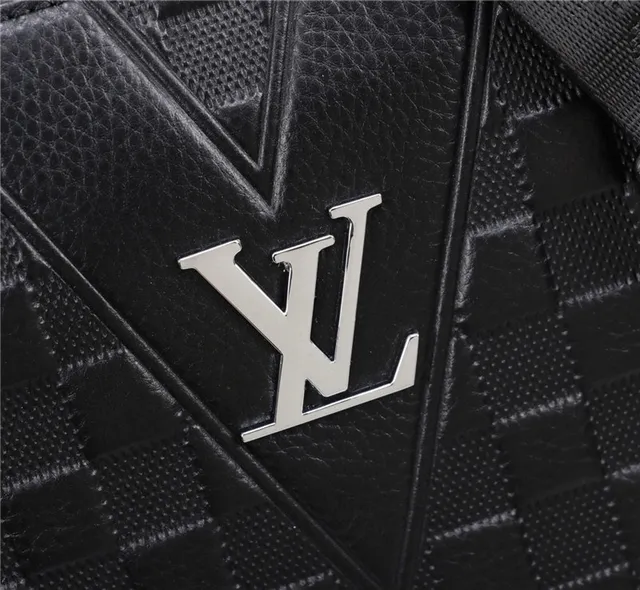 Louis Vuitton Run Away Sac bandoulière noir matelassé tressé panier 9