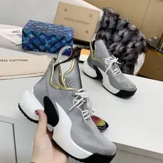 Louis Vuitton Run Away Cinza Monogram Tênis de sola grossa