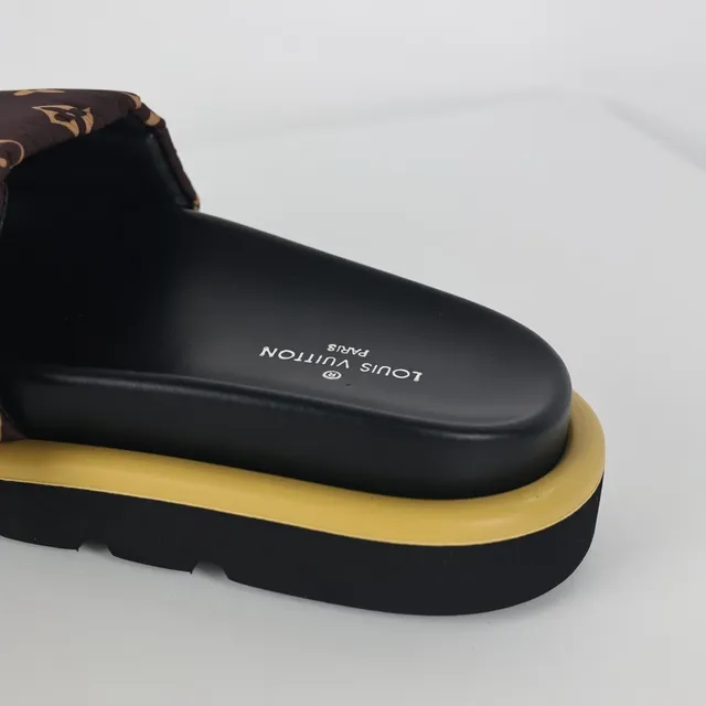 Louis Vuitton Run Away Monogram Canvas Slippers 4