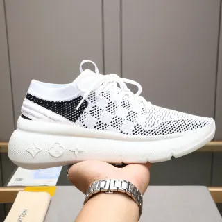 Louis Vuitton Run Away Zapatillas Lifestyle Blancas y Negras de Punto