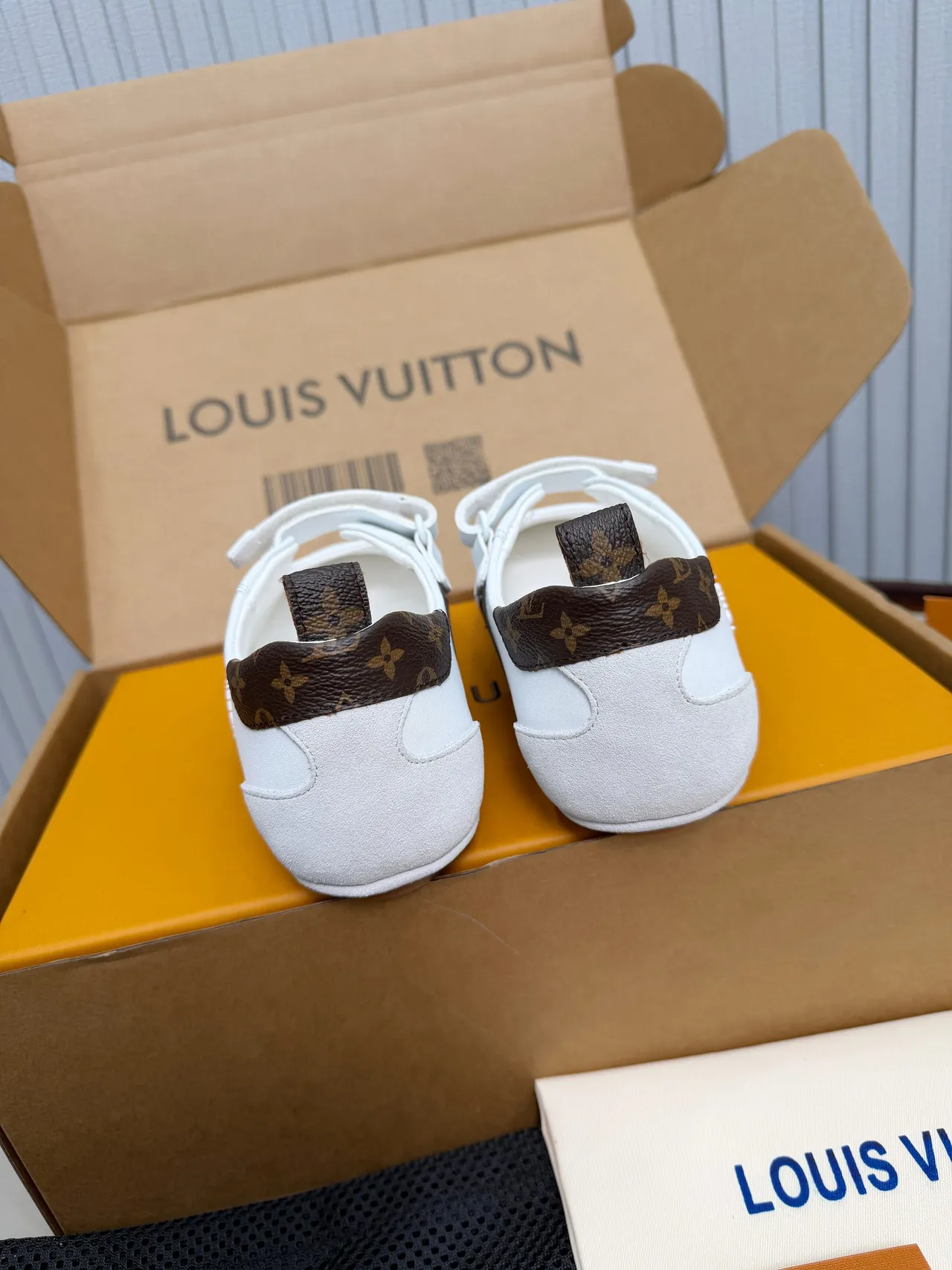 Louis Vuitton Run Away blanc et marron Monogram Mary Jane Shoes 5