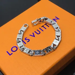 Louis Vuitton plateado grueso Curb-Link Monogram-Engraved pulsera