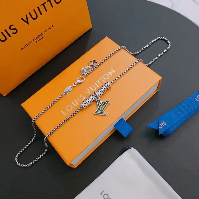 Louis Vuitton Silver Green Box Chain Enamel LV Pendant Necklace 5