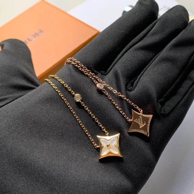 Louis Vuitton Pendentif Étoile Chaîne Or Blanc 5