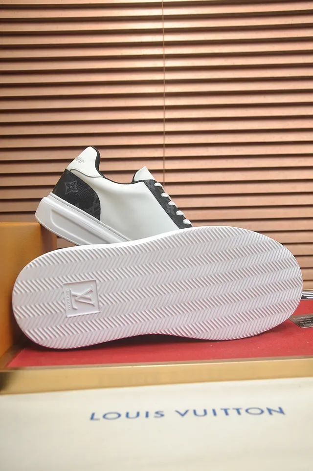 Louis Vuitton White Black Low-Top Leather-and-Monogram Lifestyle Sneakers 3