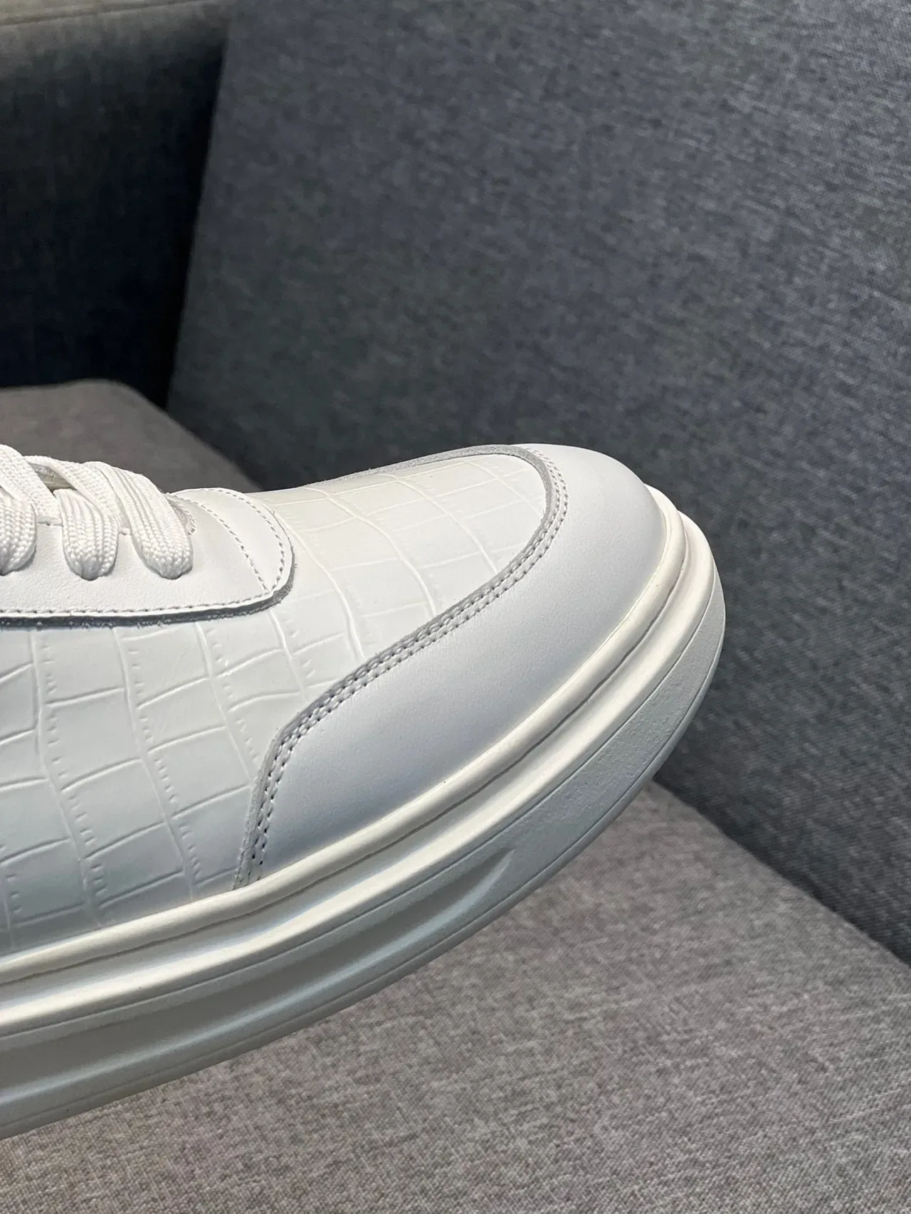 Louis Vuitton White Croc-Embossed Leather Platform Sole Lifestyle Sneakers 4