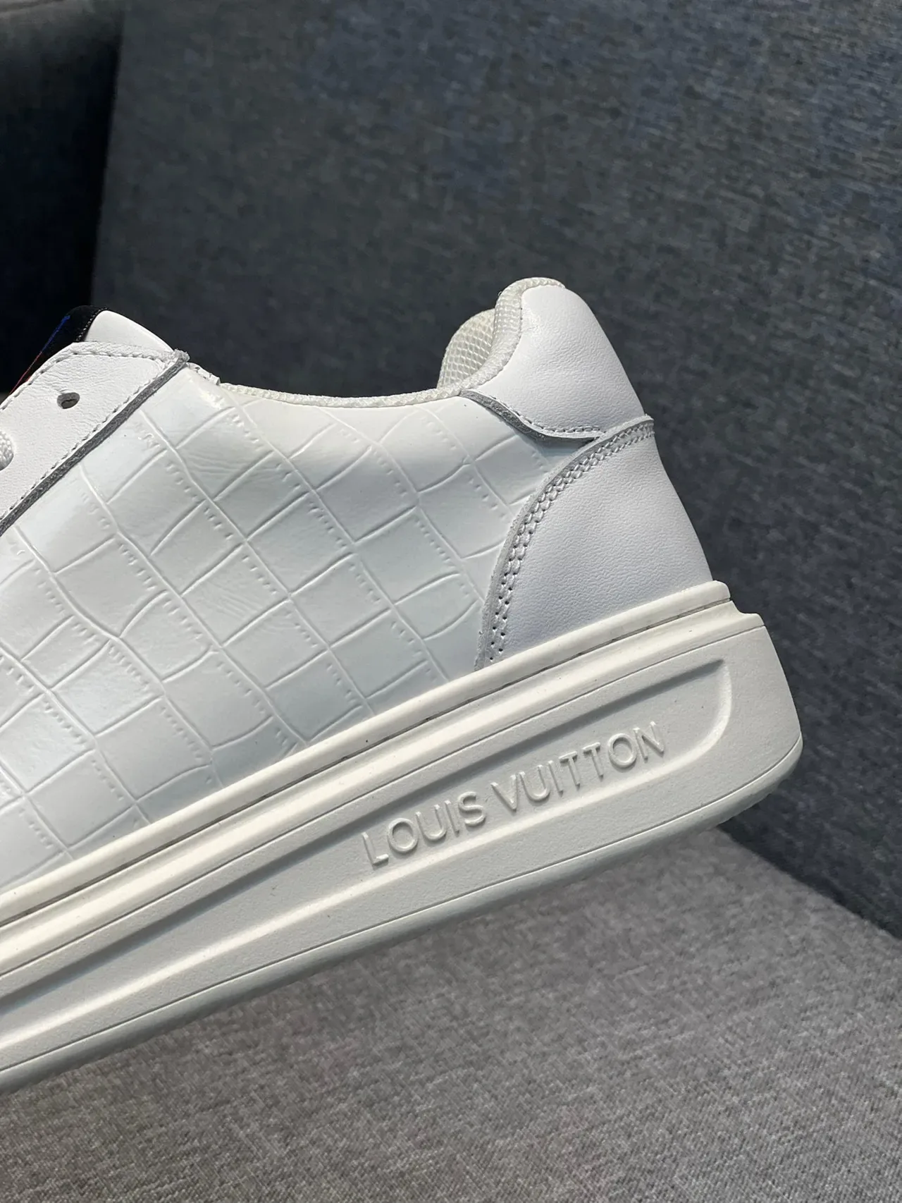Louis Vuitton White Croc-Embossed Leather Platform Sole Lifestyle Sneakers 8