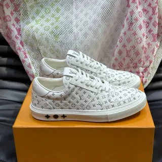 Louis Vuitton Zapatillas Lifestyle de Cuero con Impresión Monograma Blanco y Gris Silueta Baja Low-Top