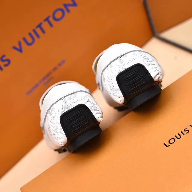 Louis Vuitton Branco e cinza couro estampado com monograma LV logotipo fivela loafer 2