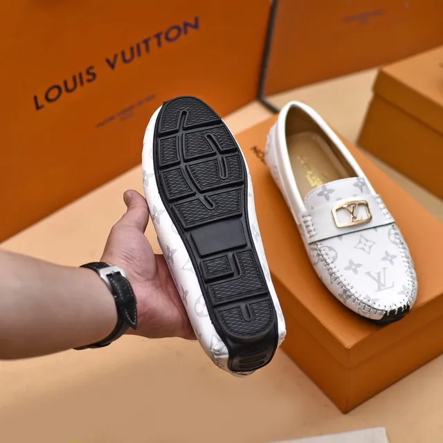 Louis Vuitton Branco e cinza couro estampado com monograma LV logotipo fivela loafer 4