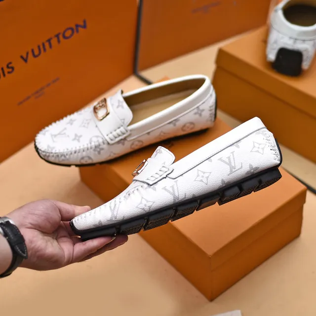 Louis Vuitton Branco e cinza couro estampado com monograma LV logotipo fivela loafer 7