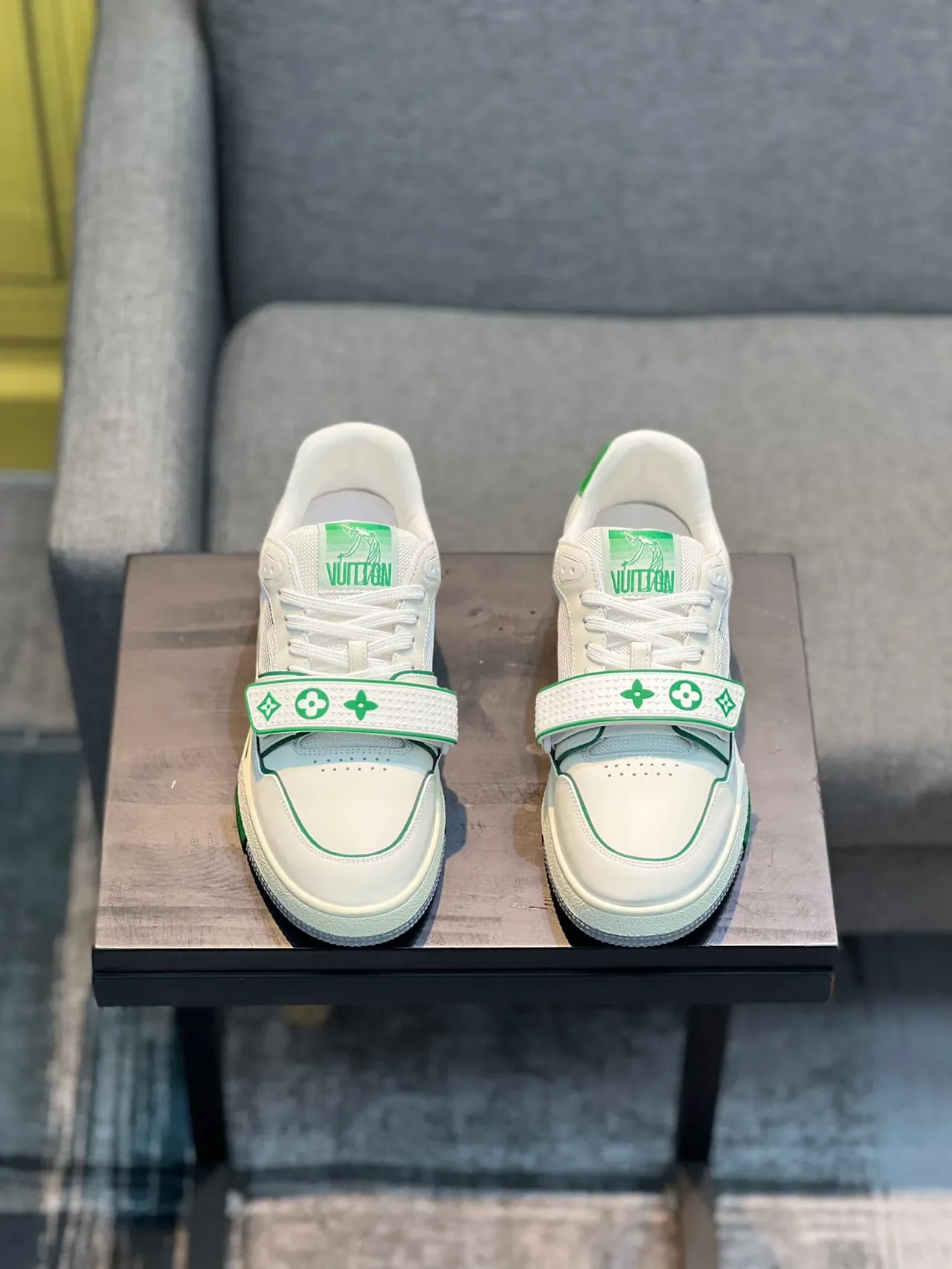 Louis Vuitton Sneakers Lifestyle Blancs Verts Low-Top Monogram Strap 5