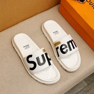 Louis Vuitton x Supreme सफेद मोनोग्राम स्लाइड स्लिपर्स