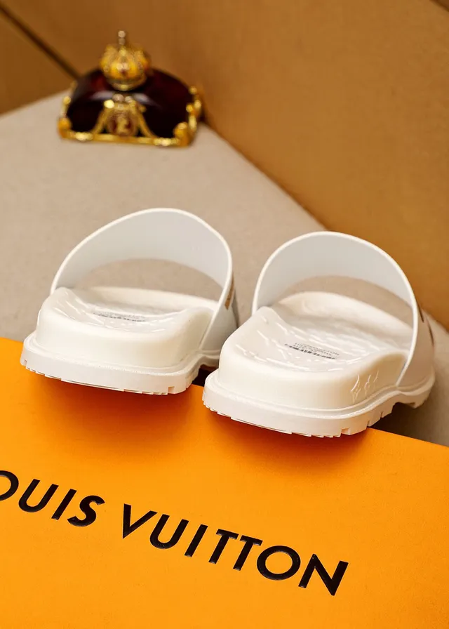 Louis Vuitton x Supreme White Monogram Slide Slippers 8