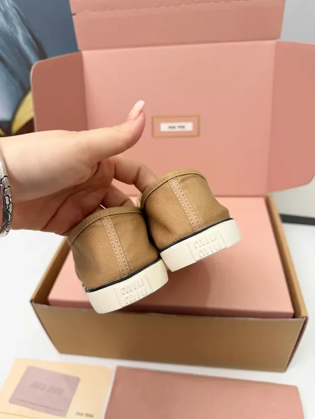 Miu Miu Beige White Low-Top Canvas Upper Sneakers 4