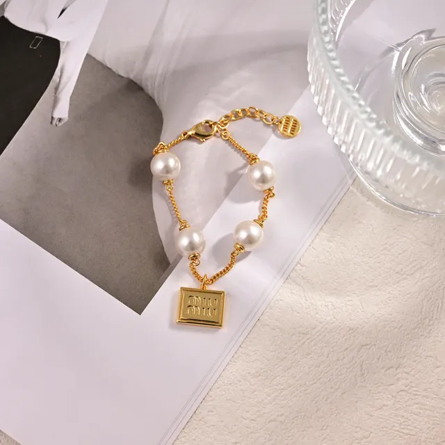 Miu Miu Bracelet doré perle artificielle à pendentif 3