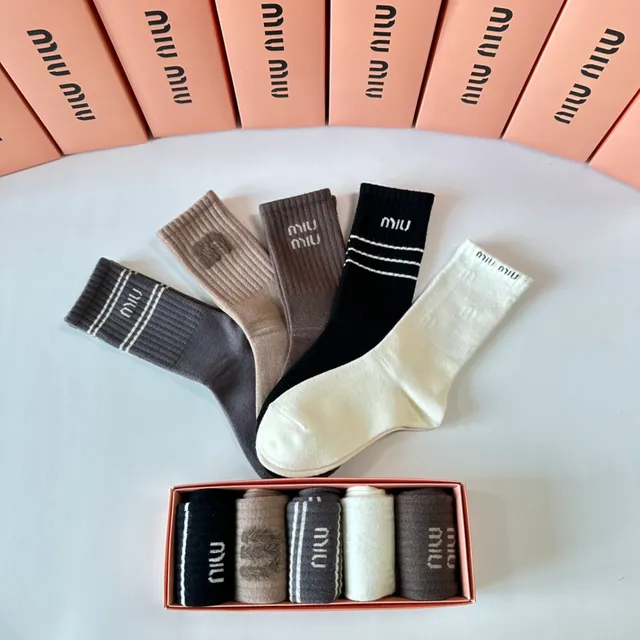 Miu Miu Logo-Embroidered Crew Socks 4